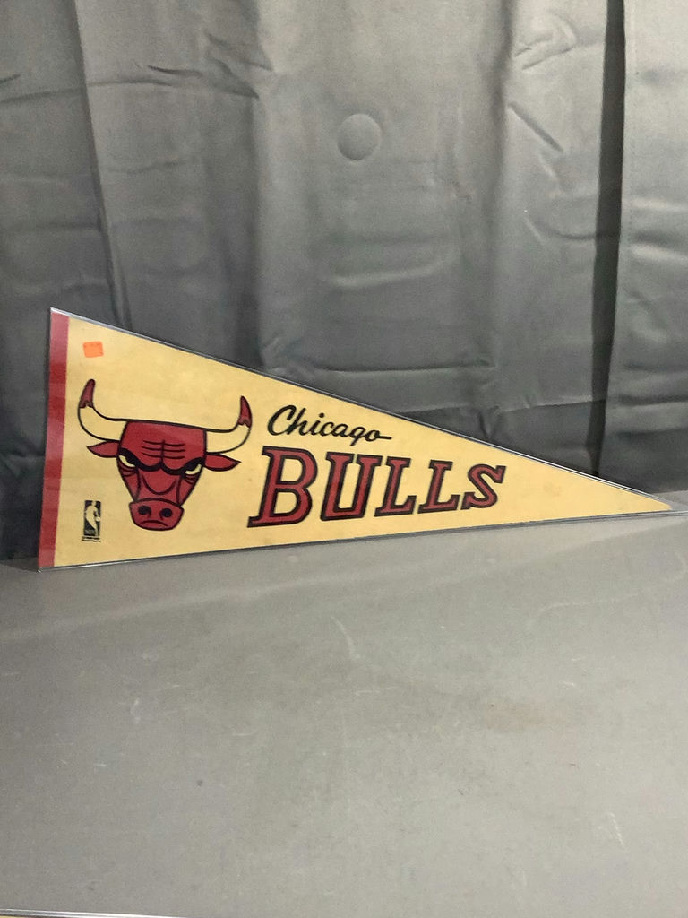 Vintage Basketball Pennants - Bucks / Cavaliers / Pistons / Bulls - image 11 of 14