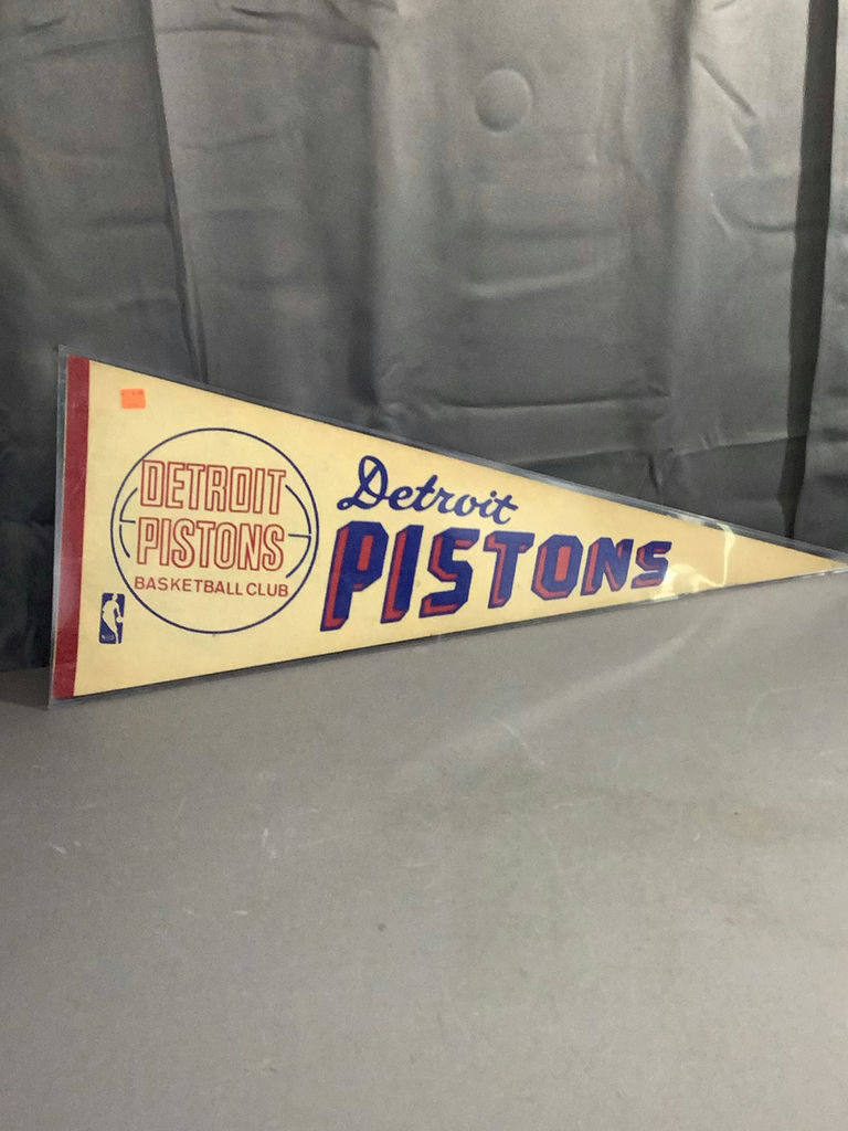 Vintage Basketball Pennants - Bucks / Cavaliers / Pistons / Bulls - image 8 of 14