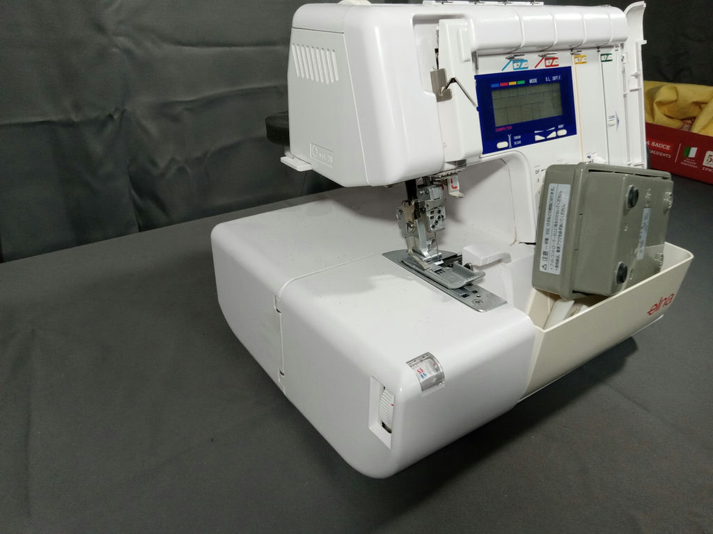 Elna 925 Serger Sewing Machine - image 6 of 9