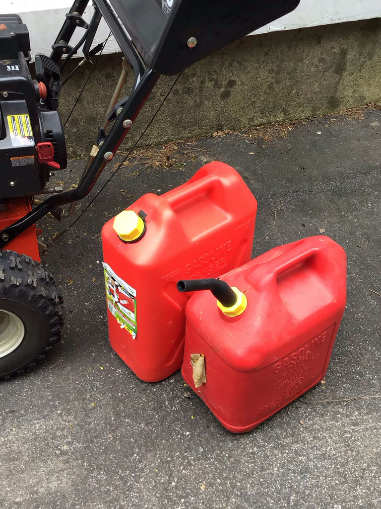 Ariens 8526 Snow Blower & More - image 4 of 7