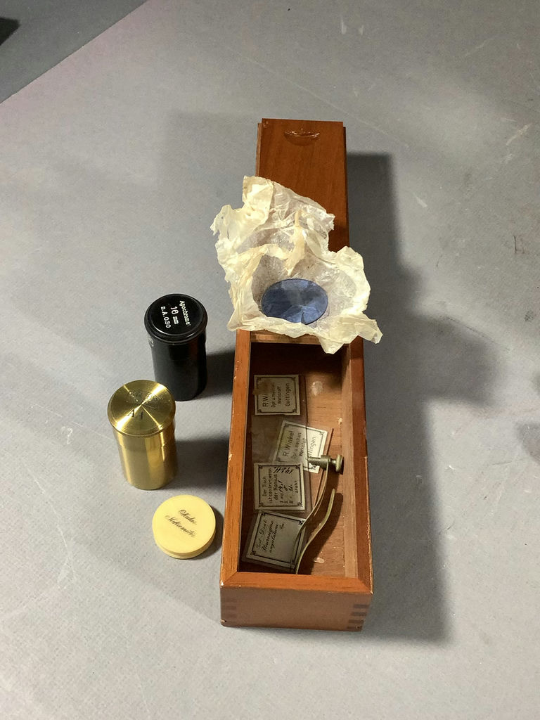 Antique Gottingen Microscope w/Box - image 14 of 24