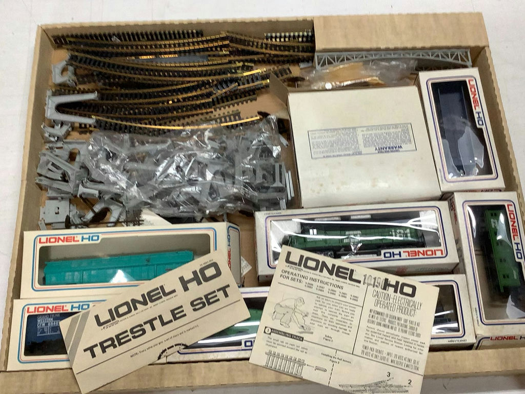 Lionel HO Gauge Electric Train Set The Burlington 181 / NIB - image 2 of 6
