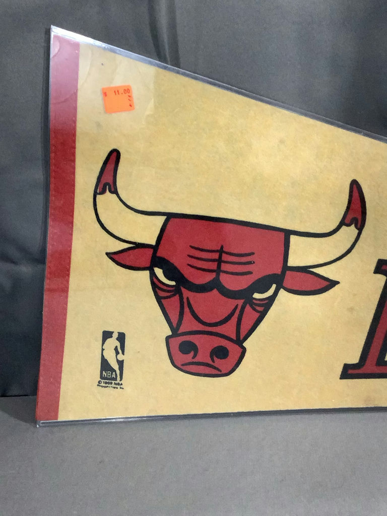 Vintage Basketball Pennants - Bucks / Cavaliers / Pistons / Bulls - image 12 of 14