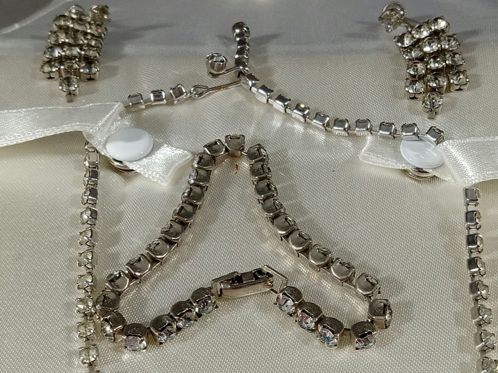 Fit for a Glamorous Occasion - image 16 of 20