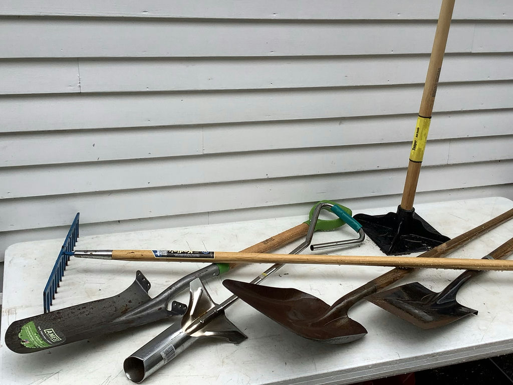 Six Long Handled Yard Tools - image 1 of 4