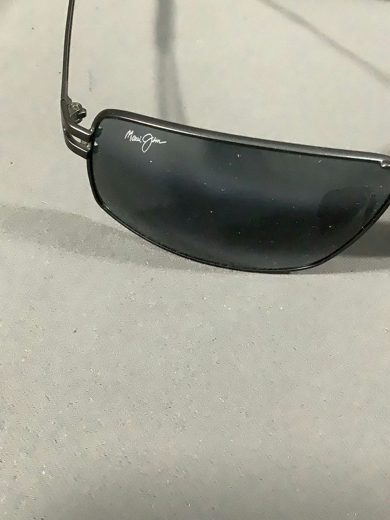 Maui Jim & More Sunnies & Cases - image 7 of 12
