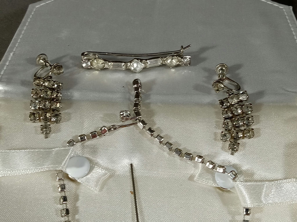 Fit for a Glamorous Occasion - image 15 of 20