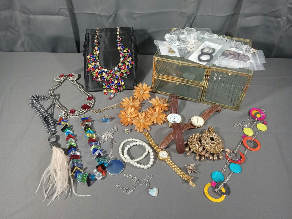 Nicole Miller Cosmetic/Jewelry Box & High-End Costume Jewelry - image 1 of 25