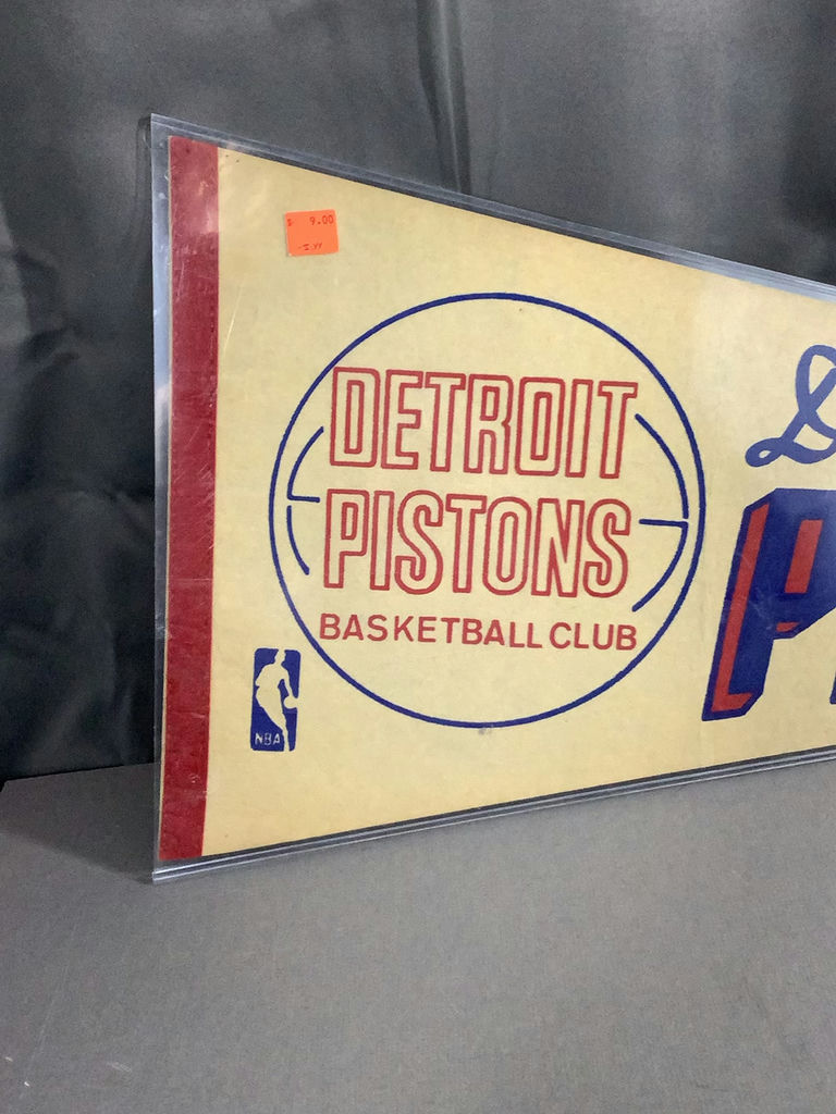 Vintage Basketball Pennants - Bucks / Cavaliers / Pistons / Bulls - image 9 of 14