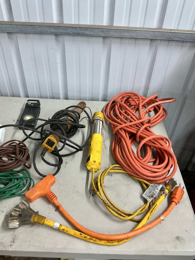 Assorted extension cords and lighting - image 5 of 5