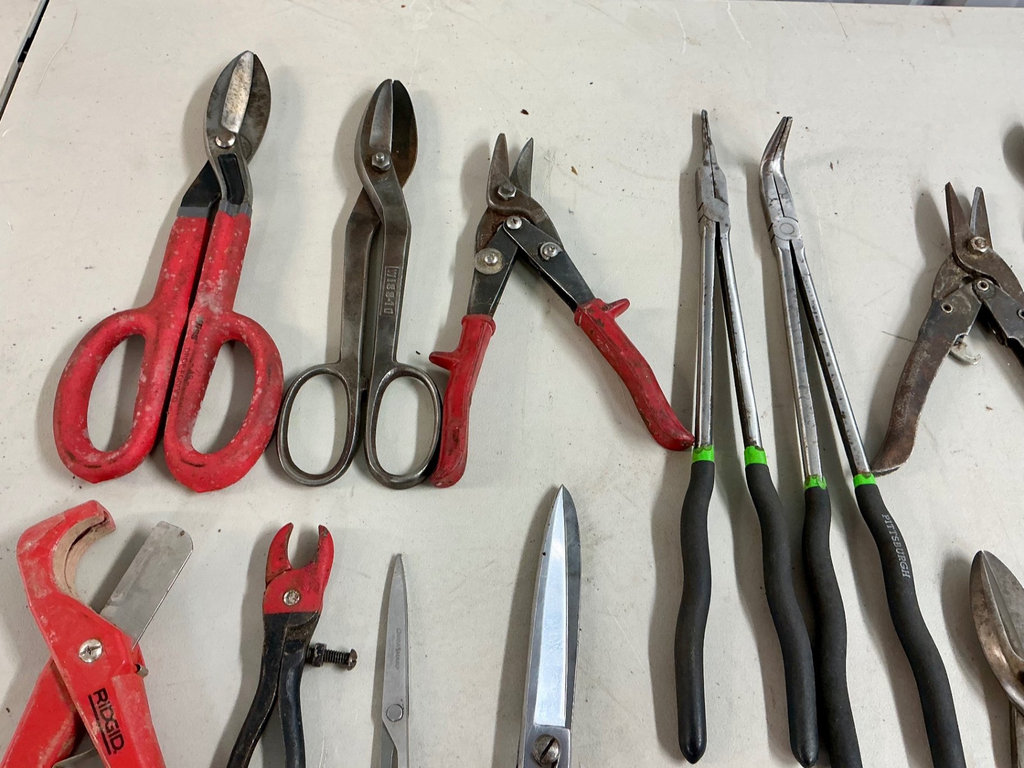 Assorted hand tools: snips, shears, and scissors - image 4 of 5