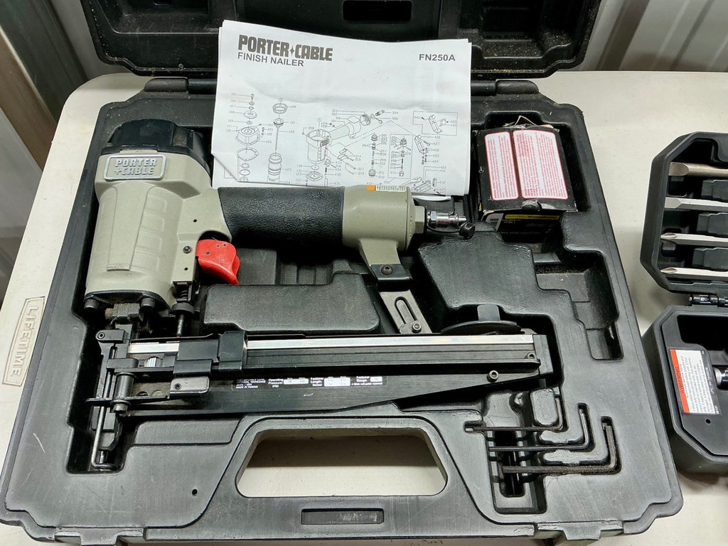 Pneumatic power tools and accessories set - image 4 of 7