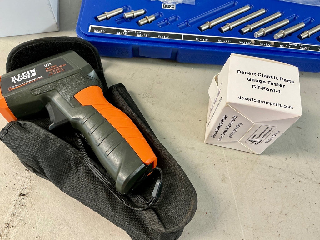 Measuring tools set: bore gauge kit, digital caliper, and dial indicator - image 6 of 8
