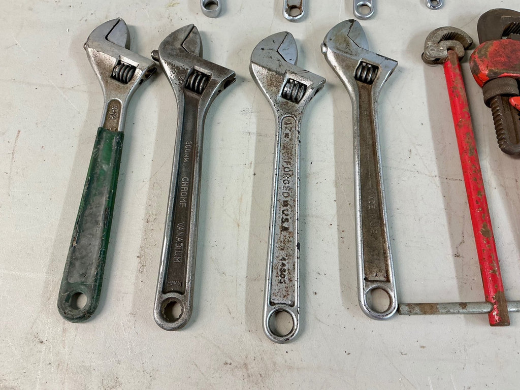 Assorted wrenches and pipe wrenches - image 3 of 4