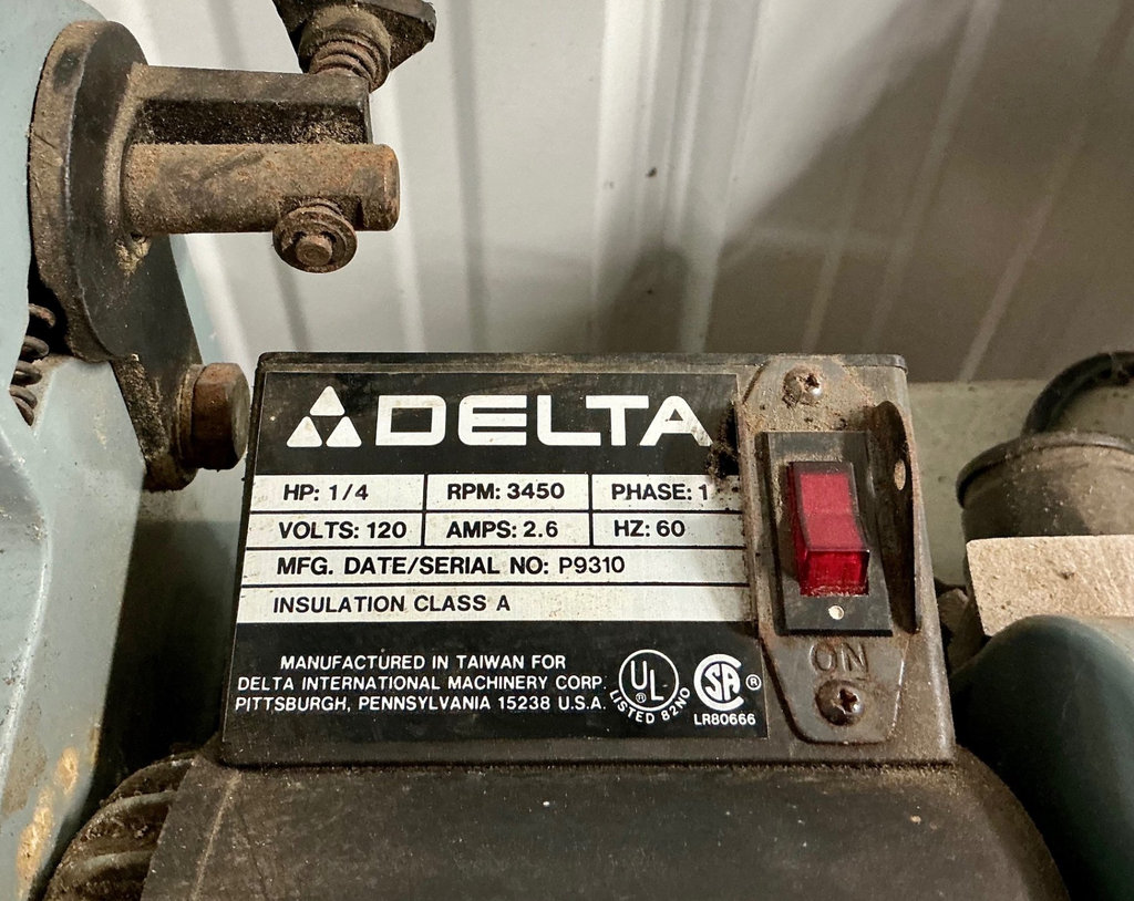 Delta belt/disc sander with assorted sanding discs and power tools - image 3 of 6