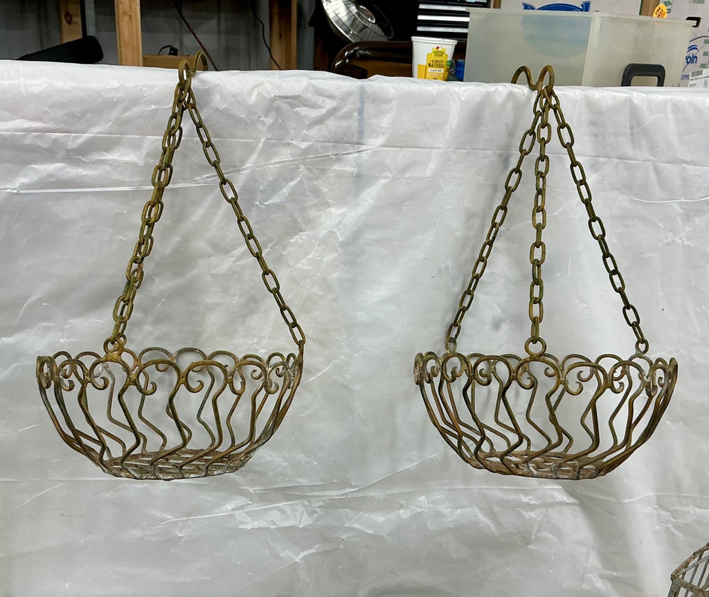 Metal garden decor set with hanging baskets and planters - image 5 of 6