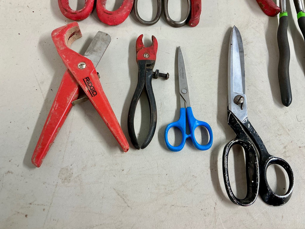 Assorted hand tools: snips, shears, and scissors - image 2 of 5