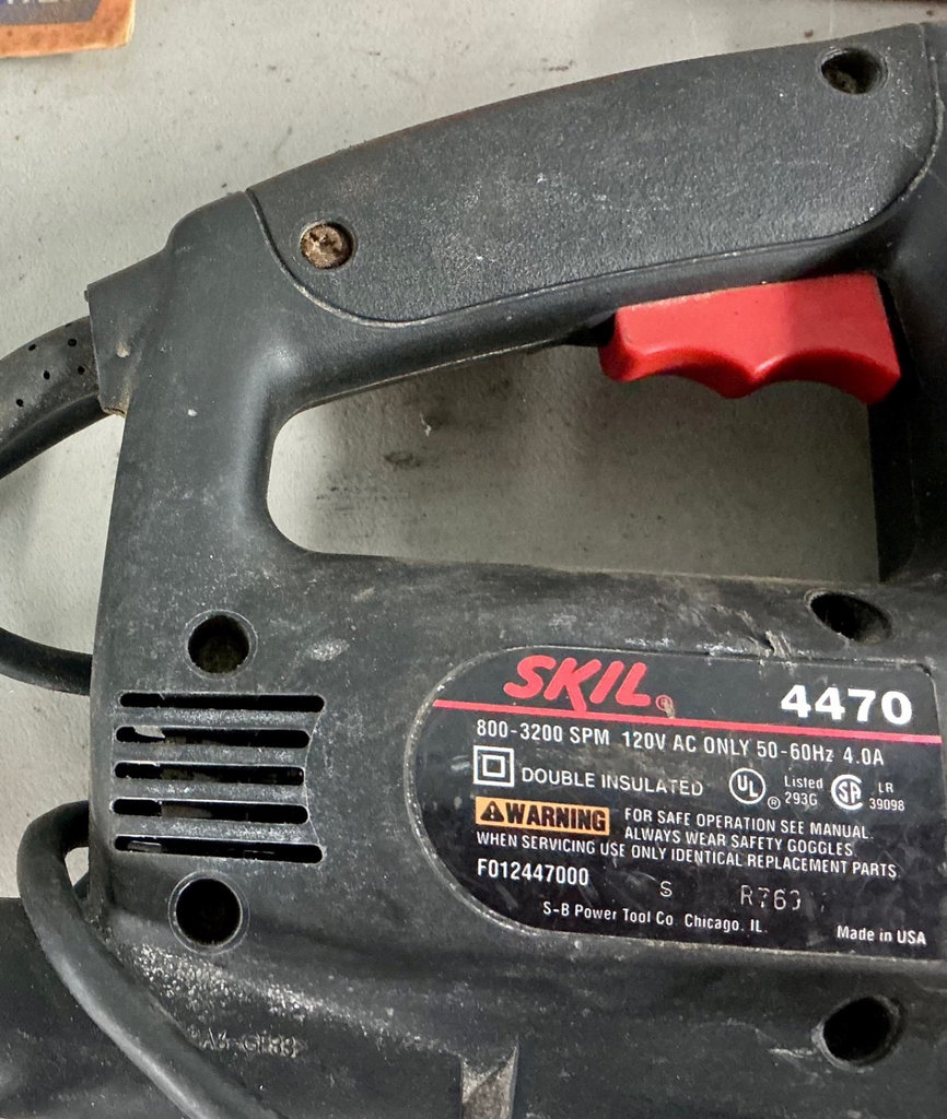Assorted power tools and cutting blades - image 5 of 6