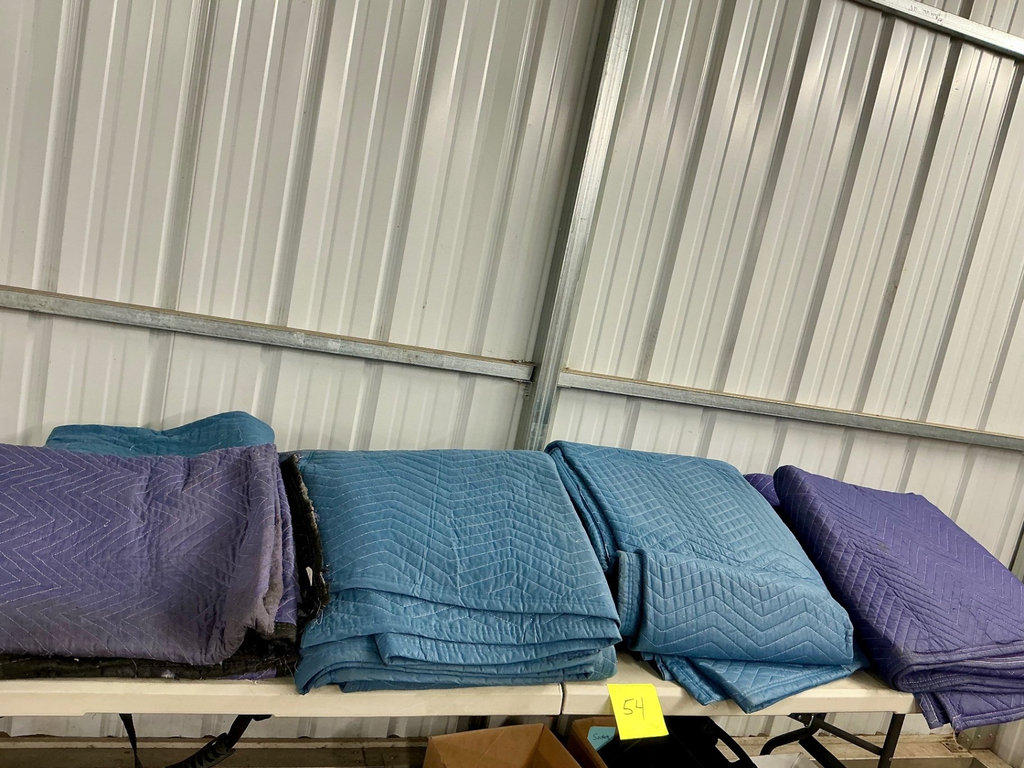 Quilted moving blankets - image 1 of 3