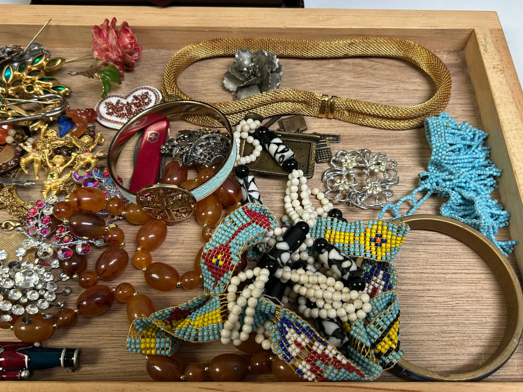  Costume Jewelry  - image 7 of 8