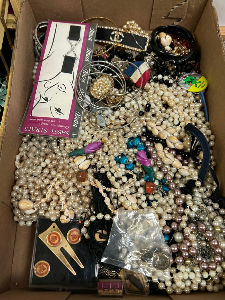 Costume Jewelry - image 5 of 7