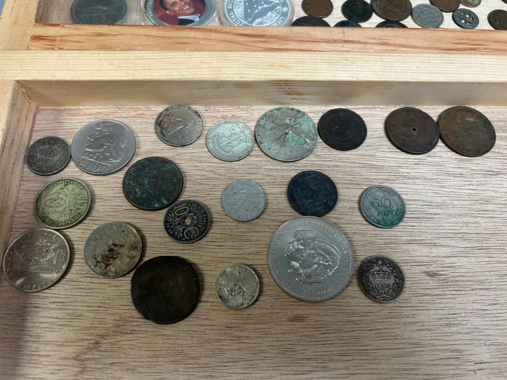 A Collection of Foreign Coins - image 5 of 10
