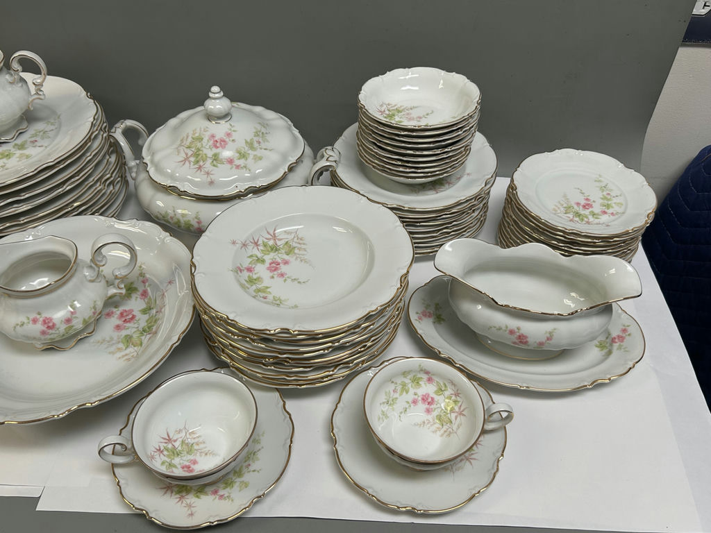 Hutschenreuther Selb Bavaria China Set  - image 8 of 9