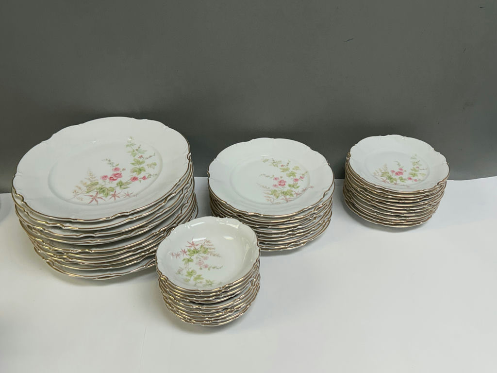Hutschenreuther Selb Bavaria China Set - image 5 of 9