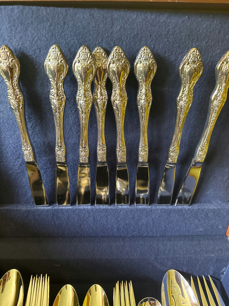 54-piece ornate silver-plated flatware set in blue-lined wooden chest - image 4 of 6