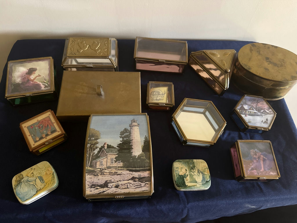 Assorted vintage trinket and jewelry boxes - image 2 of 3