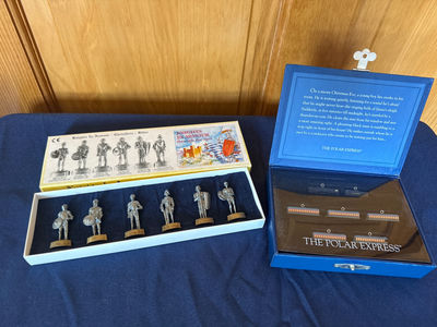 Miniature Knights in Armour and The Polar Express Train Set - Image 1 of 4