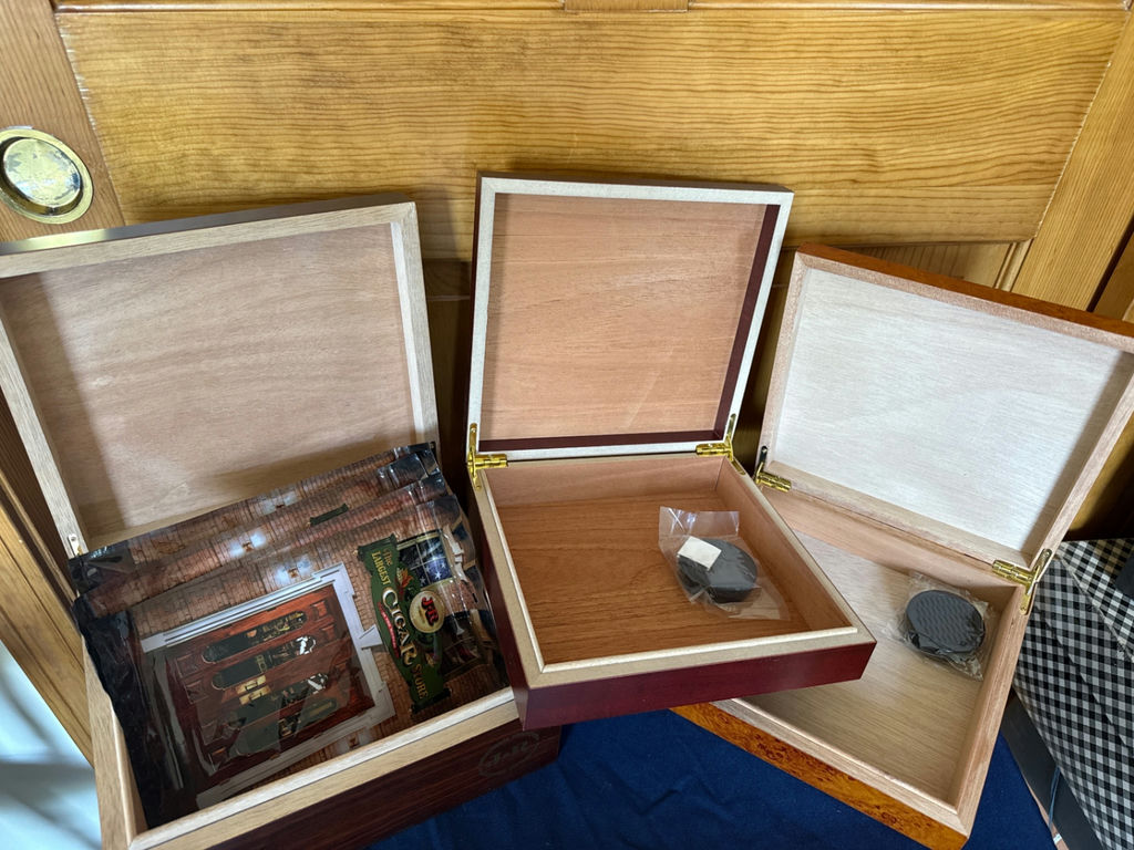 Set of wooden cigar humidor boxes - image 1 of 4
