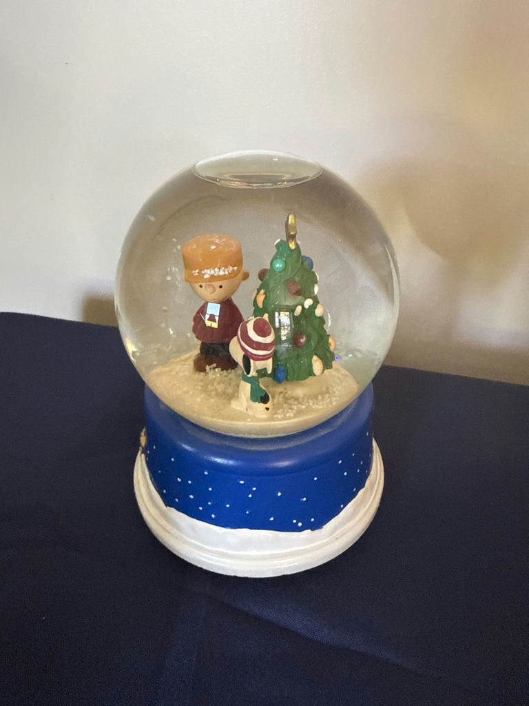 Assorted Christmas Snow Globes with Figurines - image 4 of 4