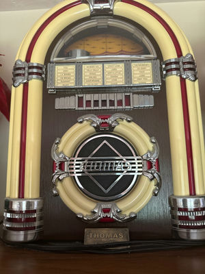 Thomas Jukebox - Image 1 of 4