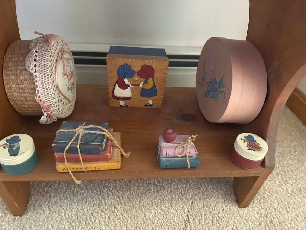 Decorative trinket boxes and tins - image 1 of 2