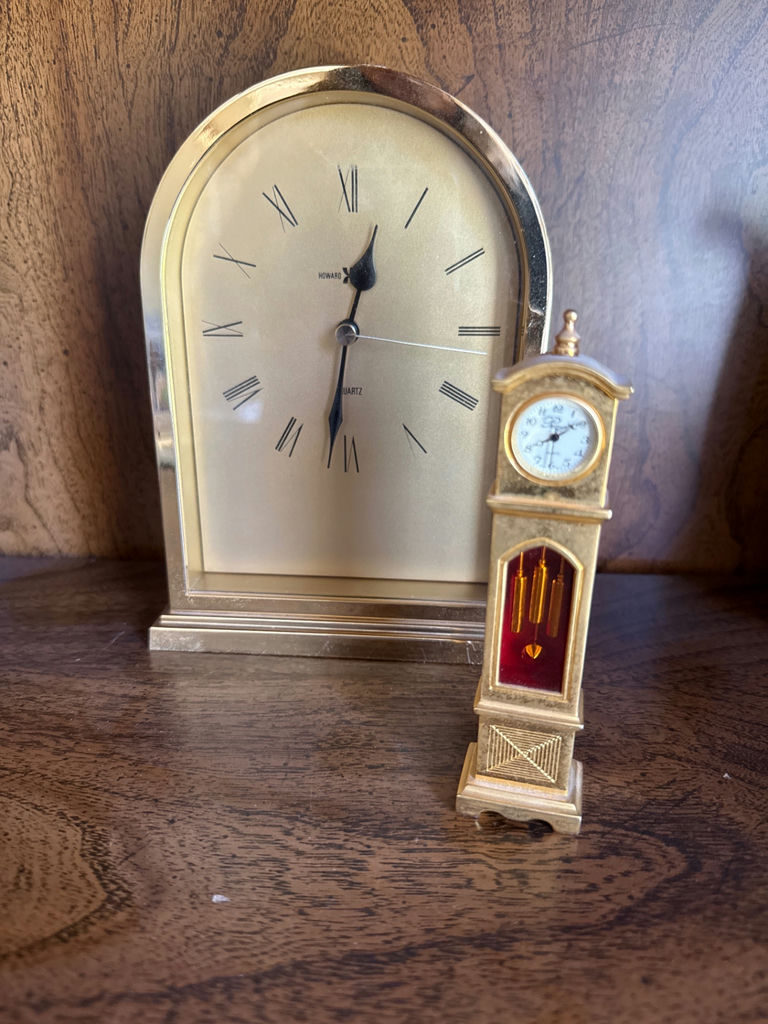 Gold-tone arch mantel clock and miniature decorative pendulum clock - image 1 of 2