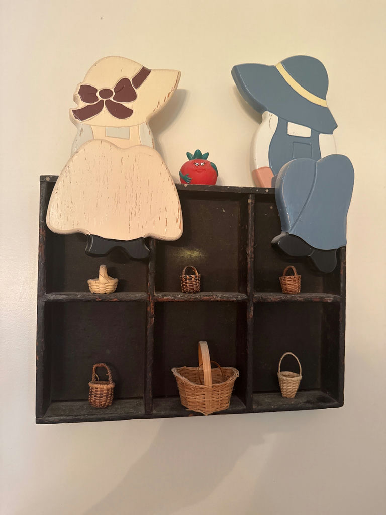 Wall-mounted cubby shelf with two wooden figures and mini baskets - image 2 of 2
