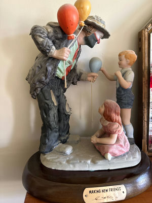 Making New Friends Figurine Scene - Image 1 of 2