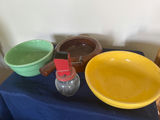 Assorted vintage ceramic bowls and kitchenware - thumbnail 1 of 4