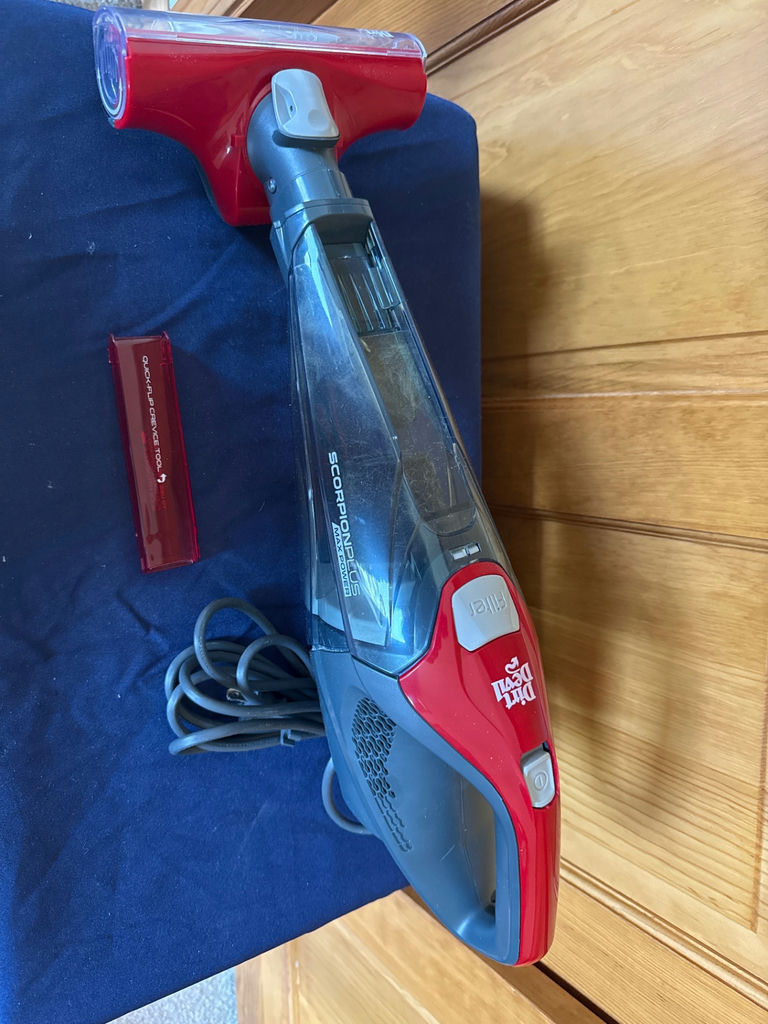 Dirt Devil Handheld vacuum cleaner with cord - image 2 of 2