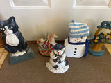 Door stops - Winter-themed figurines: cat statue, carousel horse, and snowmen - thumbnail 2 of 4