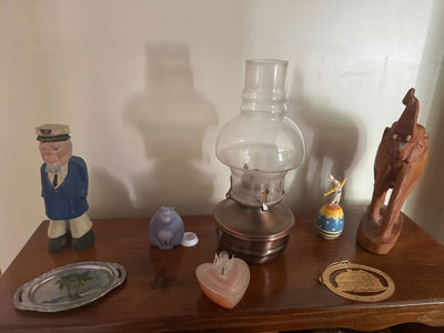 Vintage decorative figurines and keepsakes - Image 1 of 3