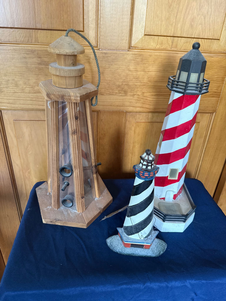 Lighthouse-themed decor: wooden bird feeder and miniature lighthouses - image 2 of 3
