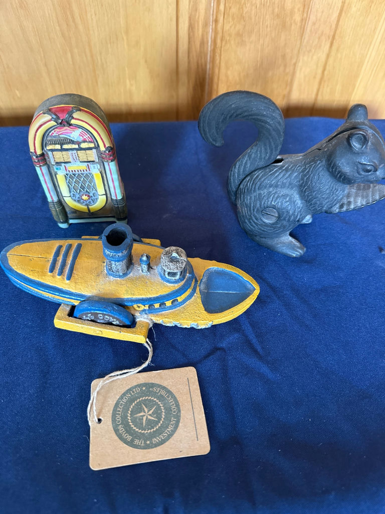 Boyd’s Bear Yellow and blue submarine, tin jukebox, squirrel figurine - image 2 of 2