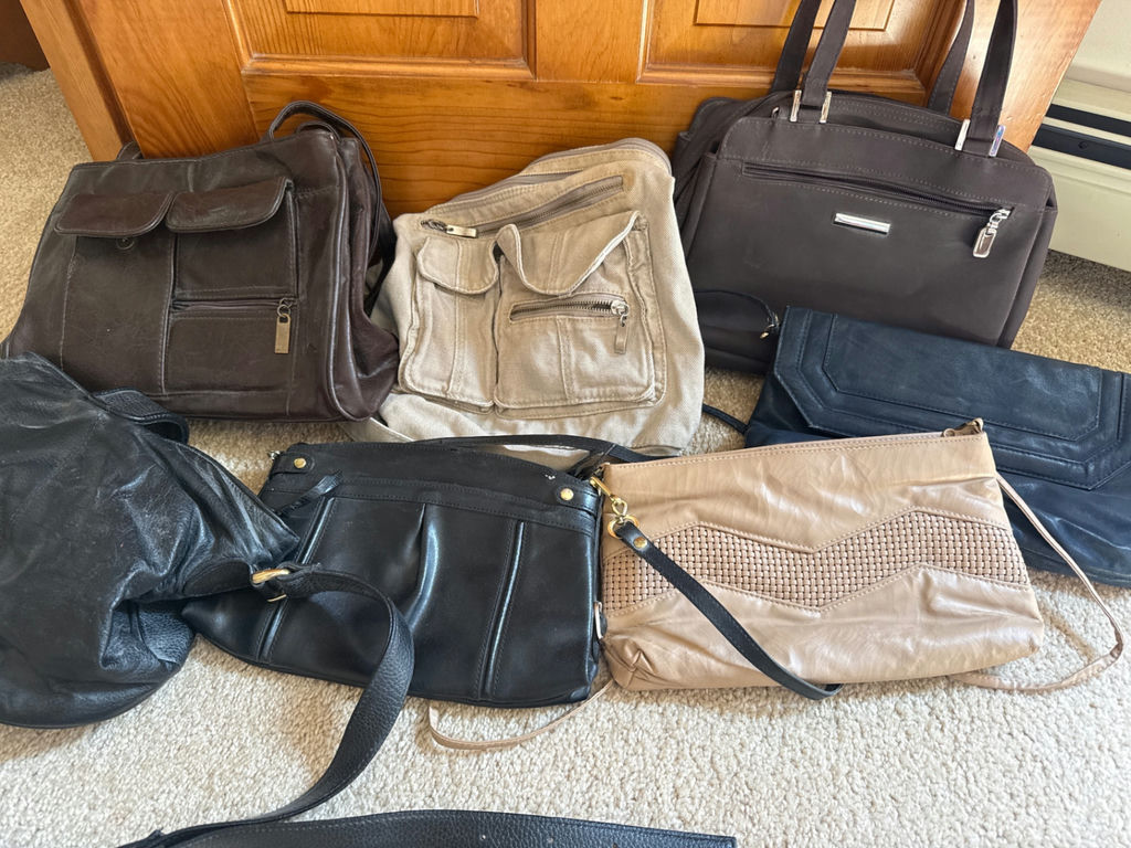 Assorted handbags and purses - image 2 of 3