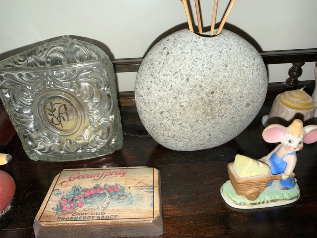 Assorted decorative figurines and home decor items - image 3 of 4