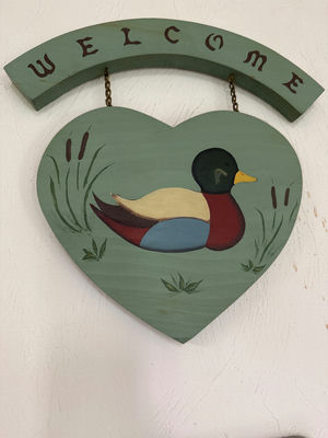 Heart-shaped sign with duck illustration and Welcome arch - Image 1 of 1