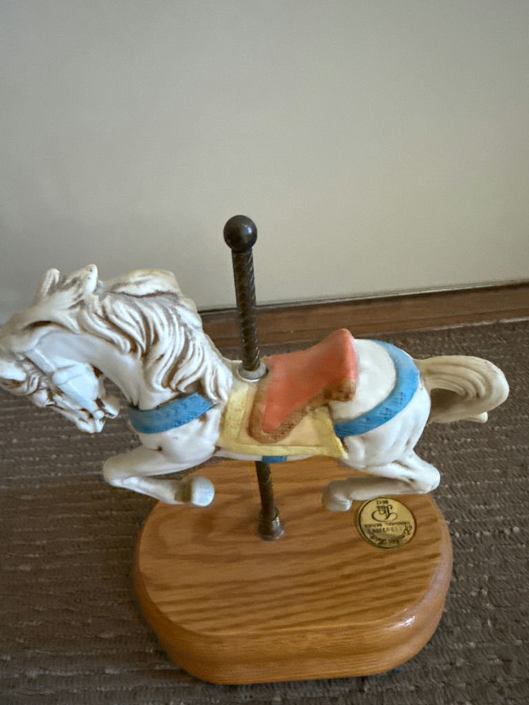 Mini musical carousel horse on wooden base - image 2 of 3