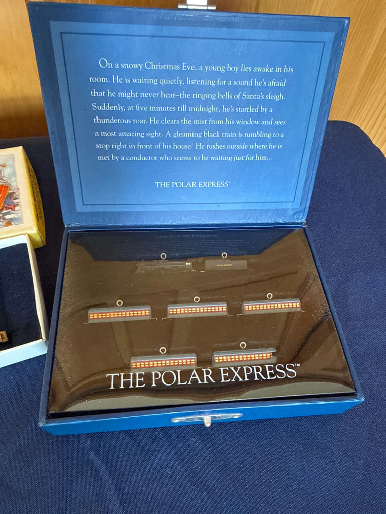 Miniature Knights in Armour and The Polar Express Train Set - image 3 of 4