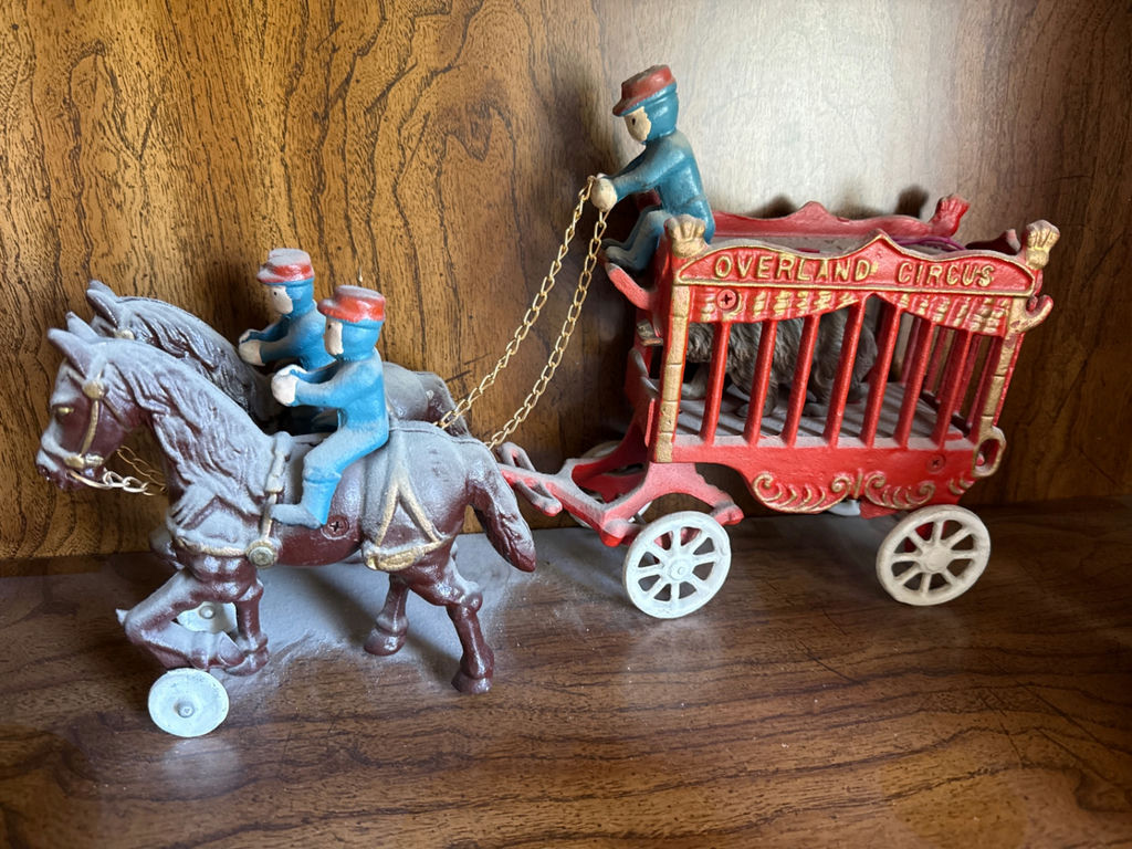 Circus wagon toy with two horses and riders - image 1 of 2